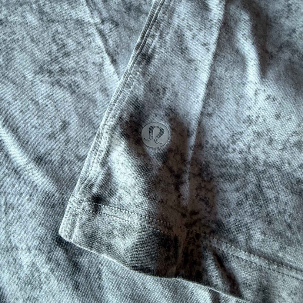 Lululemon Performance Shirt, Medium - Picture 5 of 6